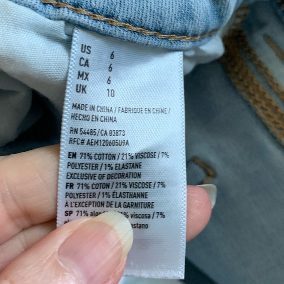 American Eagle Outfitters Light Wash Jean Shorts Size 6 - Picture 6 of 6